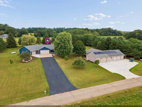 E8522 THIEME DR, Fremont, WI 54940