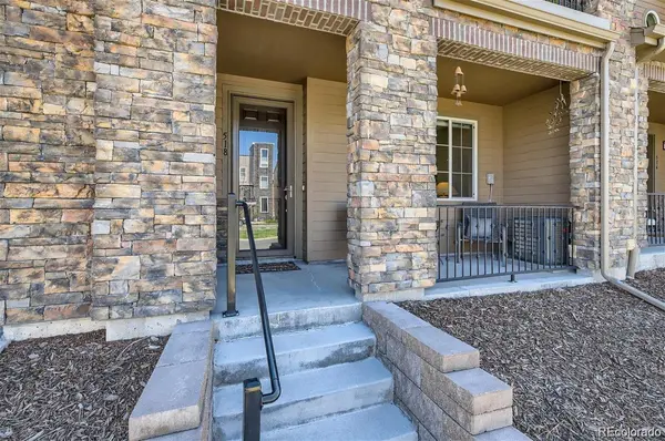 518 E Dry Creek PL, Littleton, CO 80122