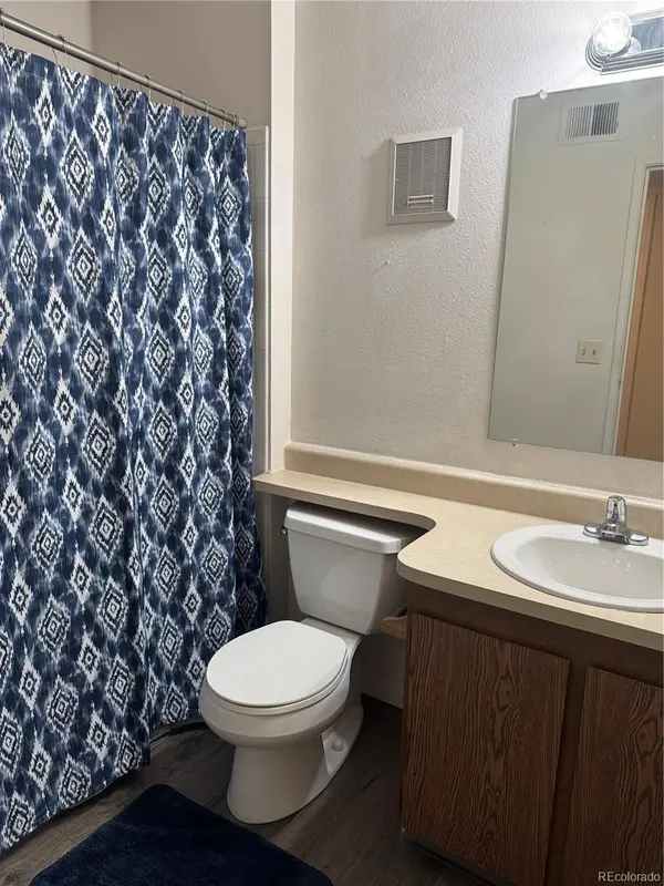1850 S Pitkin CIR #B, Aurora, CO 80017