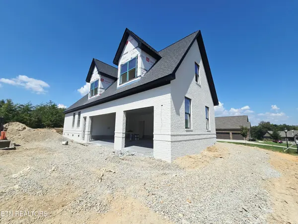 1645 Stone Harbor Blvd, Lenoir City, TN 37772