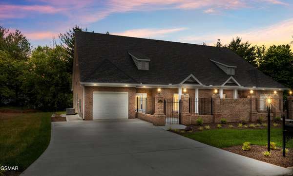 910 Fine Glen Drive, Sevierville, TN 37862