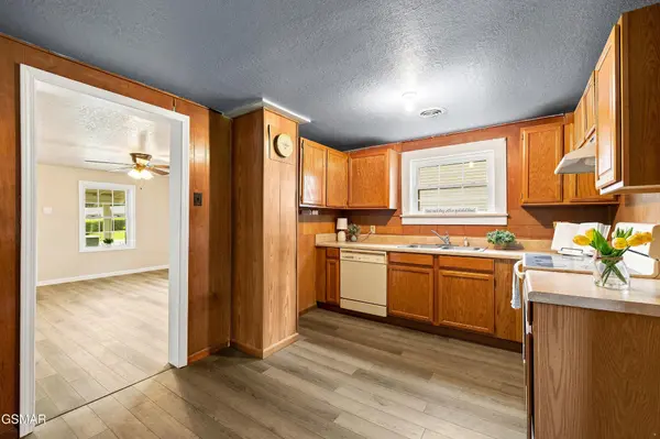 211 Henderson Avenue, Sevierville, TN 37862
