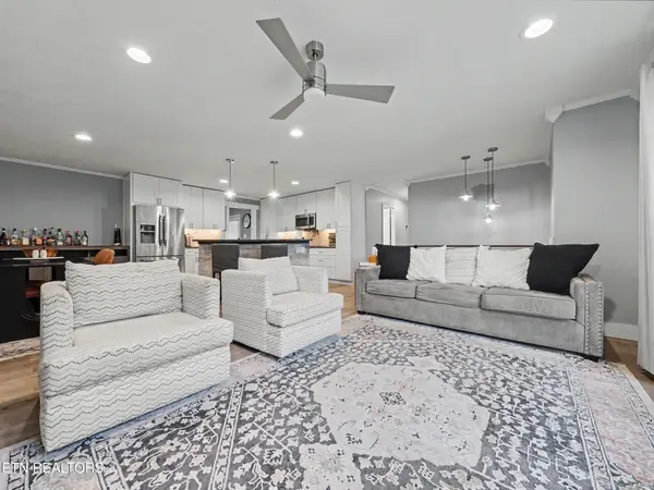 1201 Foxcrolf Drive, Knoxville, TN 37923