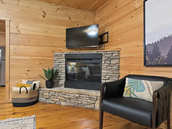 3616 Henry Town Rd, Sevierville, TN 37876