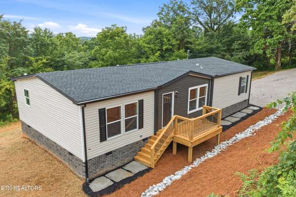 3827 Demory Rd, La Follette, TN 37766