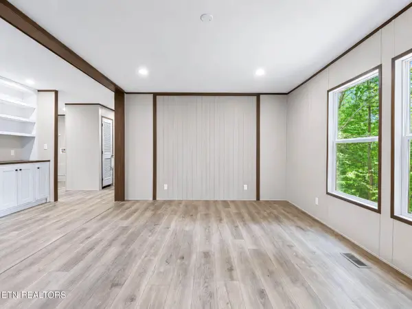 206 Cumberland View Est Rd, Rocky Top, TN 37769