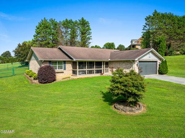 1301 Snappwood Drive, Sevierville, TN 37862