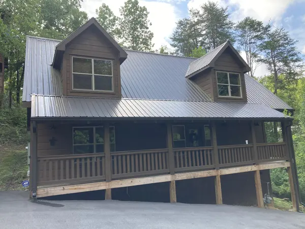 2809 Barefoot Pass Way, Pigeon Forge, TN 37863