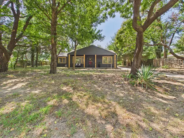 907 N Flora St, Wichita, KS 67212