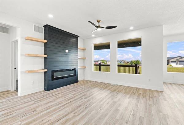 2904 E Sunnyslope St, Park City, KS 67219