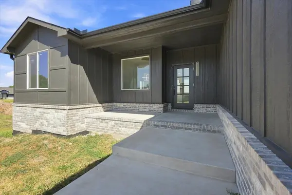 2904 E Sunnyslope St, Park City, KS 67219