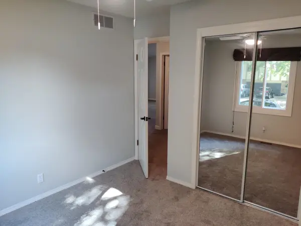 2206 N Basswood Ct, Derby, KS 67037