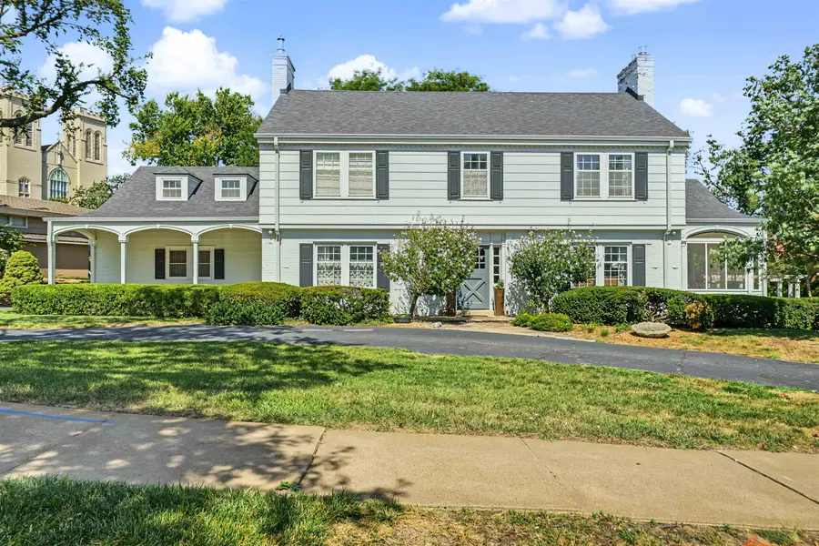 3 Crestview Dr, Salina, KS 67401