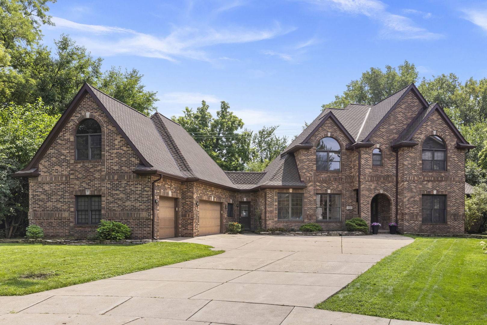 1524 Lloyd CT, Wheaton, IL 60189