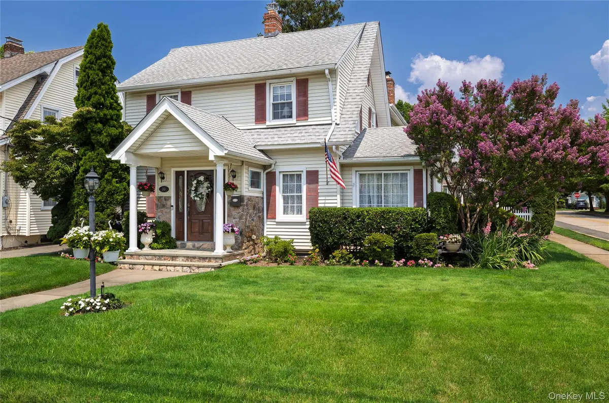 39 Princeton ST, Rockville Centre, NY 11570