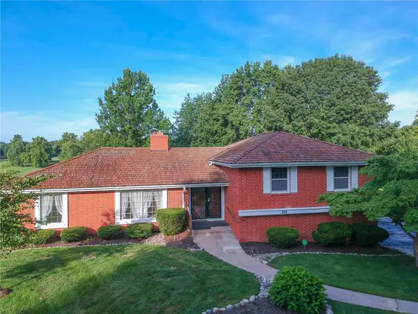 322 NE Golfview DR, Blue Springs, MO 64014