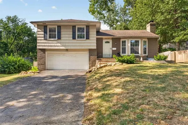 8810 W 72nd TER, Merriam, KS 66204