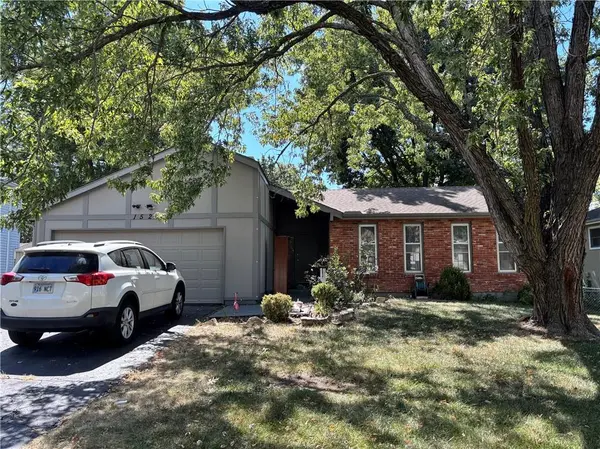 15212 W 152nd CIR, Olathe, KS 66062