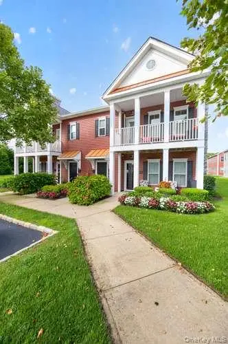 4 Village DR #4, East Islip, NY 11730