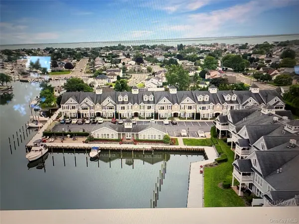 33 Nicole CT, Copiague, NY 11726