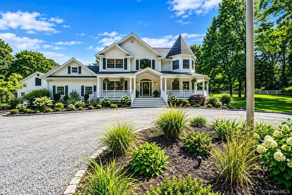4 Holly LN, Nissequogue, NY 11780