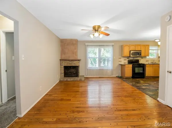 6693 Lesli Mari CT, St Louis, MO 63033