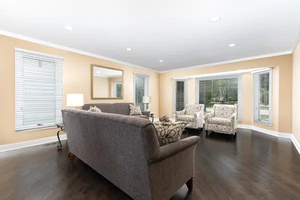 4072 Broadmoor CIR, Naperville, IL 60564