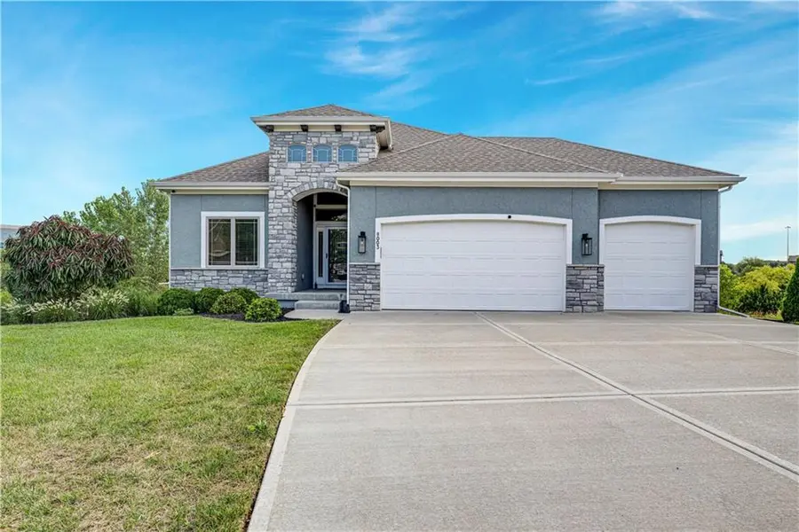8003 W 166th TER, Overland Park, KS 66085
