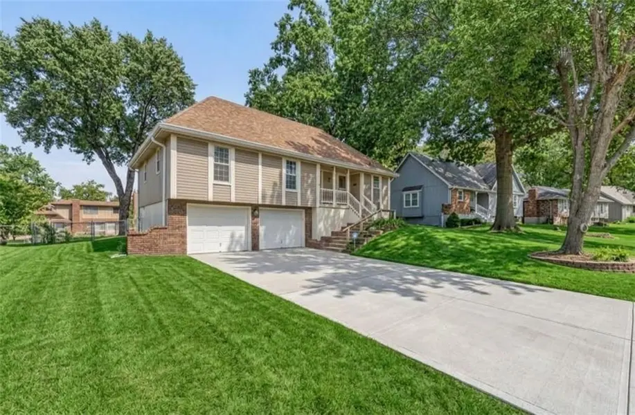 301 SE Alice ST, Blue Springs, MO 64014