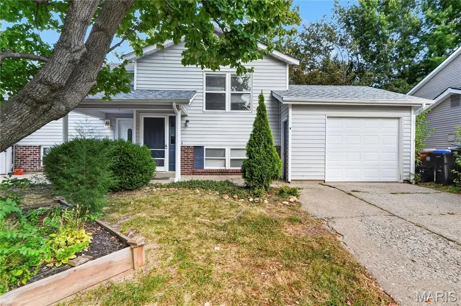 306 Della DR, St Peters, MO 63376