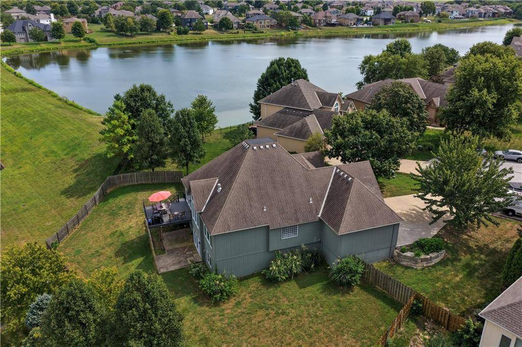 109 SE Chelsea DR, Lee's Summit, MO 64063