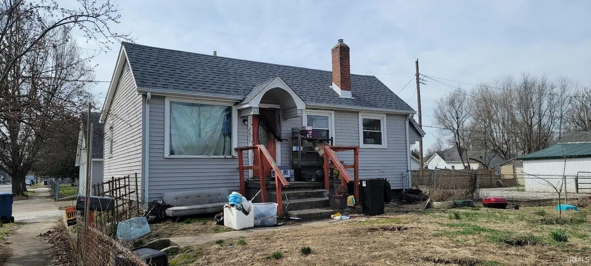 2257 5Th AVE, Terre Haute, IN 47807-1327