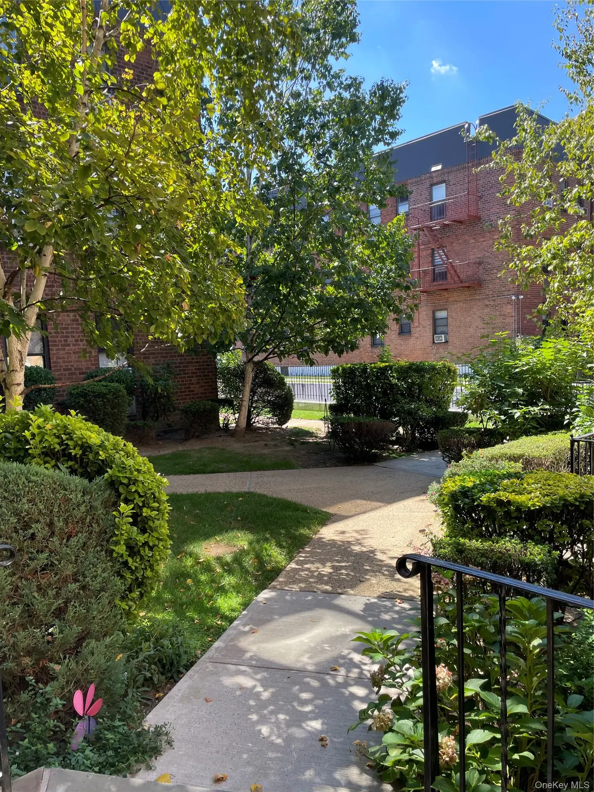 215-40 47 Avenue #3B, Bayside, NY 11361
