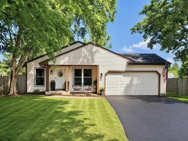 347 Danbury DR, Naperville, IL 60565