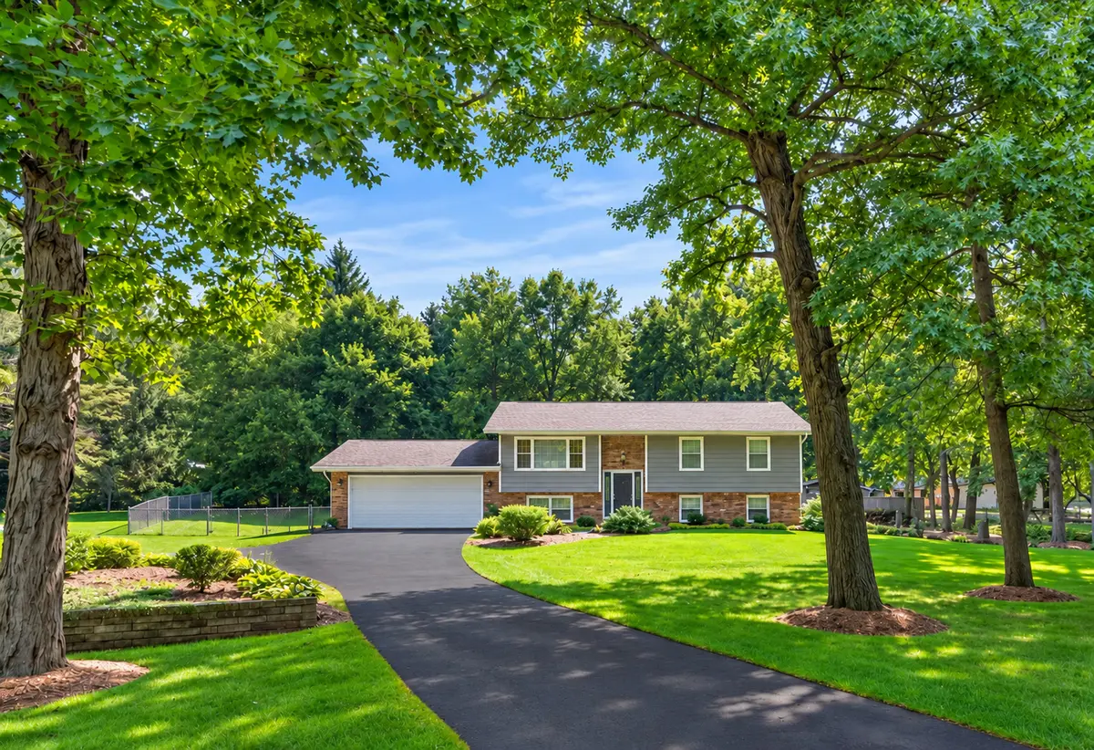5N597 Weber DR, St. Charles, IL 60184