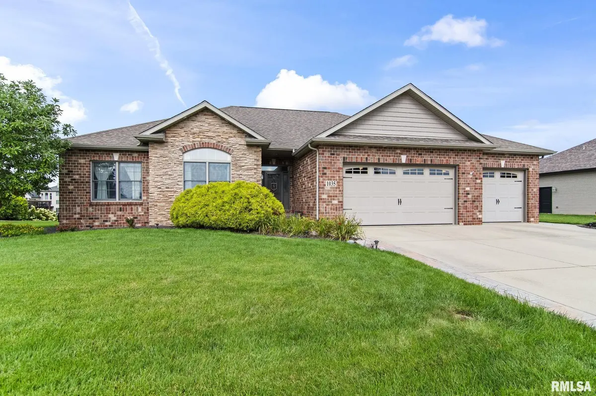 1035 Fountain Park DR, Sherman, IL 62684