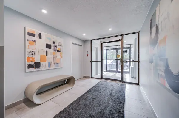 4060 Lawrence AVE E #413, Toronto E10, ON M1E 4V4