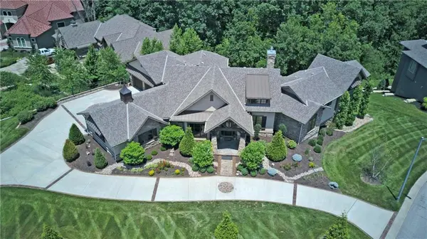 325 NW Thoreau CT, Lee's Summit, MO 64081