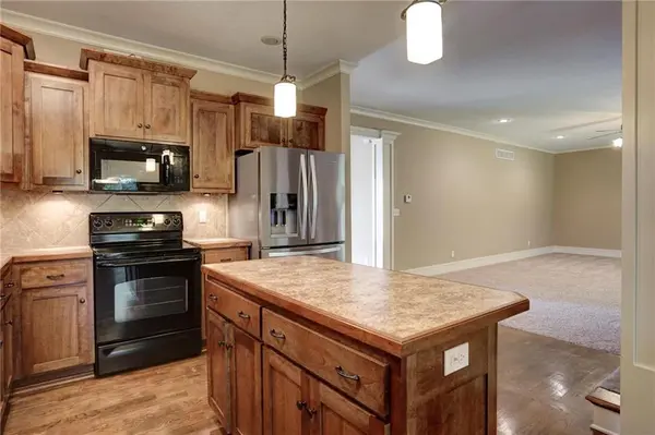 7300 N Conant AVE, Kansas City, MO 64152