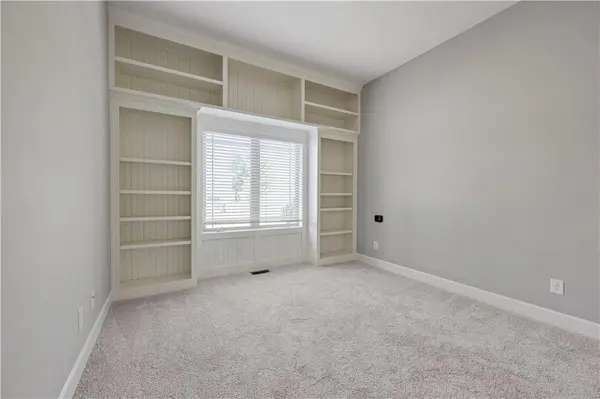 8003 W 166th TER, Overland Park, KS 66085