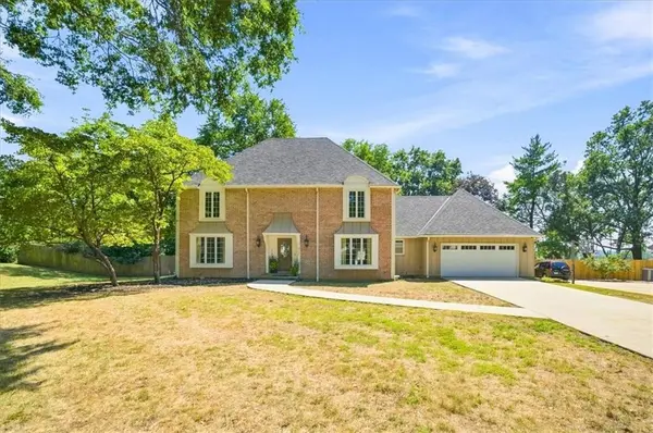 8347 W 102nd ST, Overland Park, KS 66212