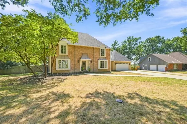 8347 W 102nd ST, Overland Park, KS 66212