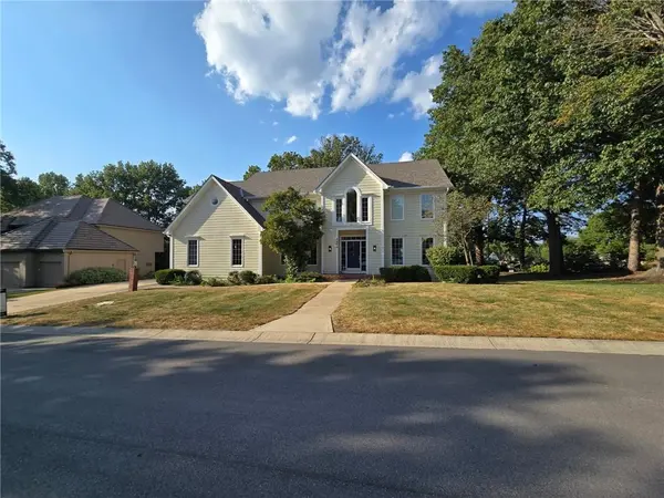 5240 W 127th TER, Leawood, KS 66209