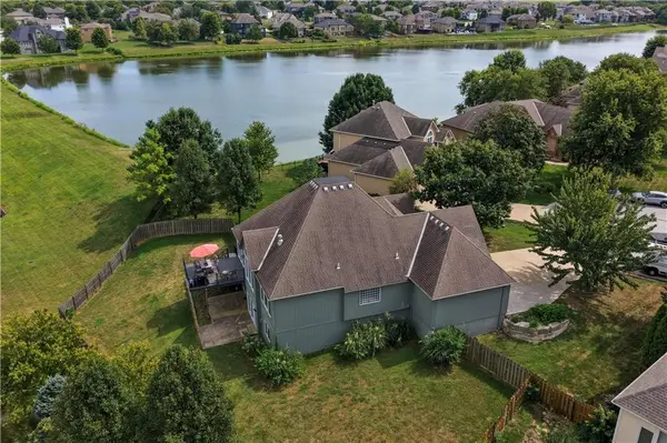 109 SE Chelsea DR, Lee's Summit, MO 64063