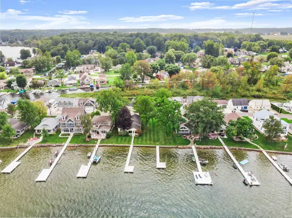 8267 E Highland View DR, Syracuse, IN 46567-9528