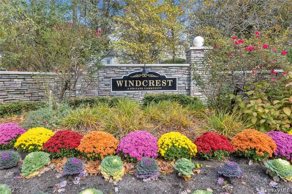 26 Scarborough DR, Smithtown, NY 11787