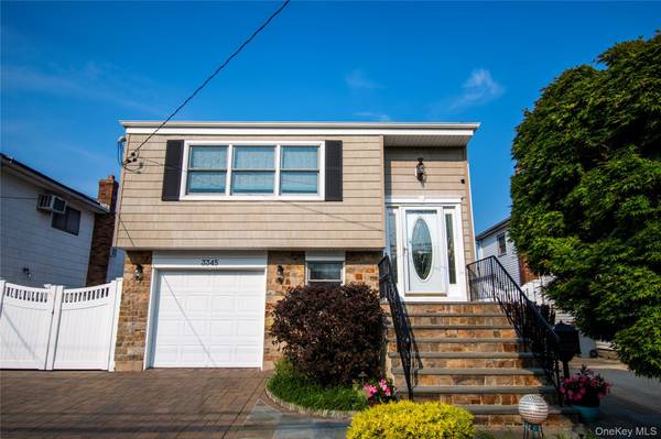 345 Parkway DR, Baldwin Harbor, NY 11510