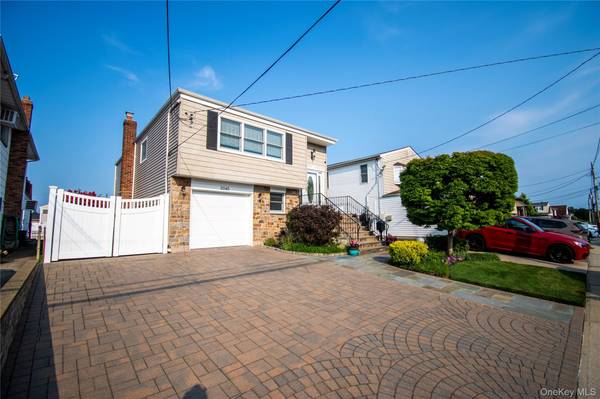345 Parkway DR, Baldwin Harbor, NY 11510