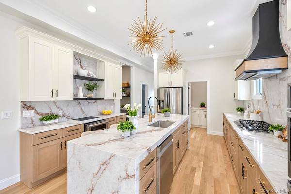1 Straight LN, Levittown, NY 11756