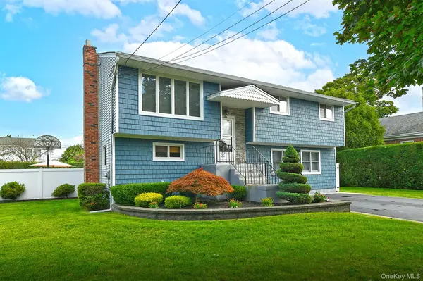 35 Jensen RD, Bay Shore, NY 11706